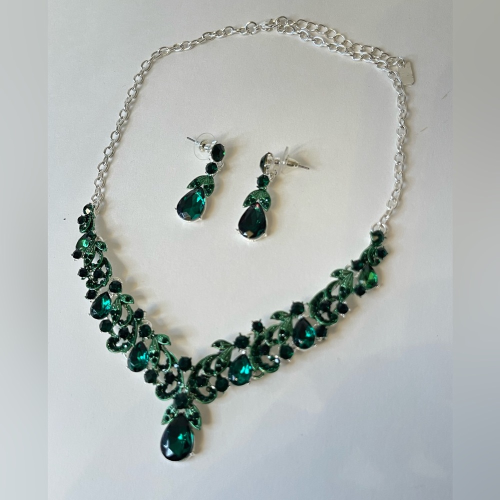 Regal Celestial Emerald Rhinestone Diamond Necklace Set